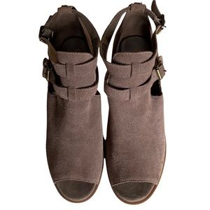 Kookaburra by Ugg Peep Toe Suede Shoes *